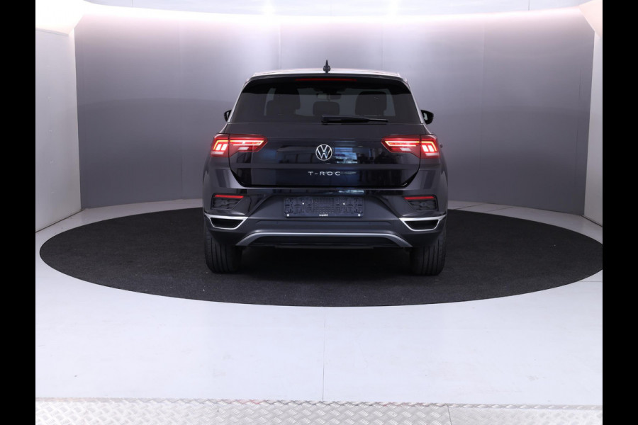 Volkswagen T-Roc 1.5 TSI Sport 150 pk Automaat (DSG) | Autom. airco | Parkeersensoren | Lichtmetalen velgen 18" | Extra getint glas |