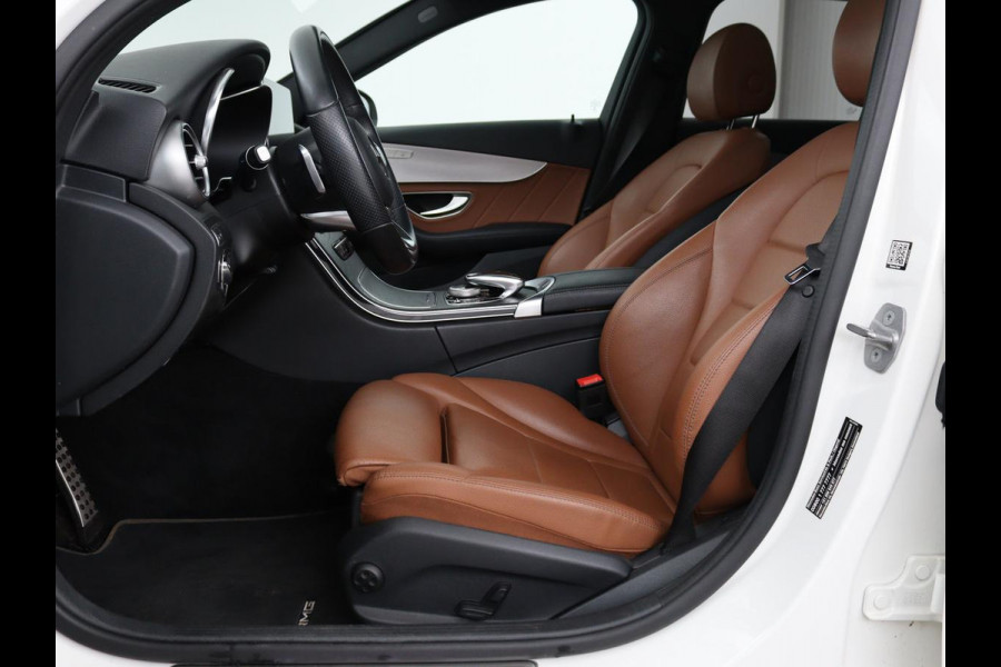 Mercedes-Benz C-Klasse 300e AMG | Panoramadak | Leder | Adaptive cruise | Stoelverwarming | Matrix LED | 360 camera | Carplay | Navigatie | Park Assist