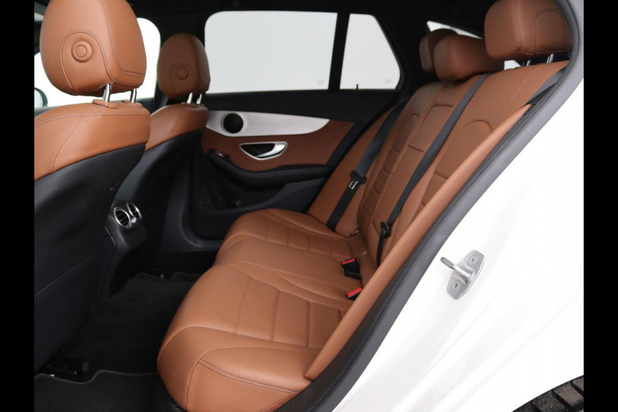 Mercedes-Benz C-Klasse 300e AMG | Panoramadak | Leder | Adaptive cruise | Stoelverwarming | Matrix LED | 360 camera | Carplay | Navigatie | Park Assist