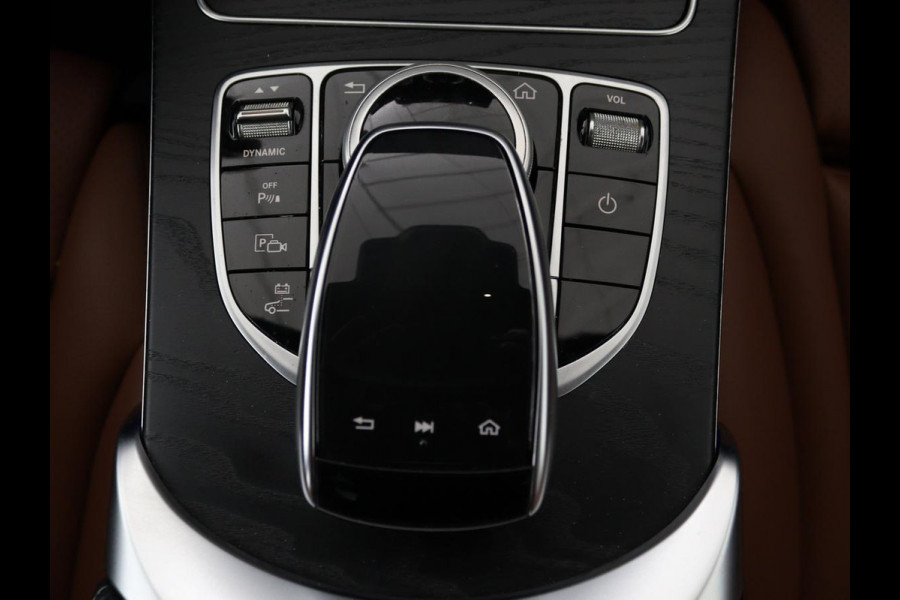 Mercedes-Benz C-Klasse 300e AMG | Panoramadak | Leder | Adaptive cruise | Stoelverwarming | Matrix LED | 360 camera | Carplay | Navigatie | Park Assist