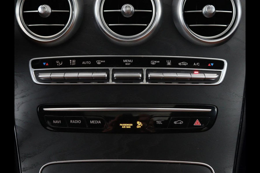 Mercedes-Benz C-Klasse 300e AMG | Panoramadak | Leder | Adaptive cruise | Stoelverwarming | Matrix LED | 360 camera | Carplay | Navigatie | Park Assist