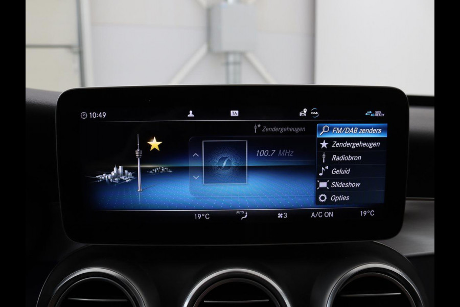 Mercedes-Benz C-Klasse 300e AMG | Panoramadak | Leder | Adaptive cruise | Stoelverwarming | Matrix LED | 360 camera | Carplay | Navigatie | Park Assist