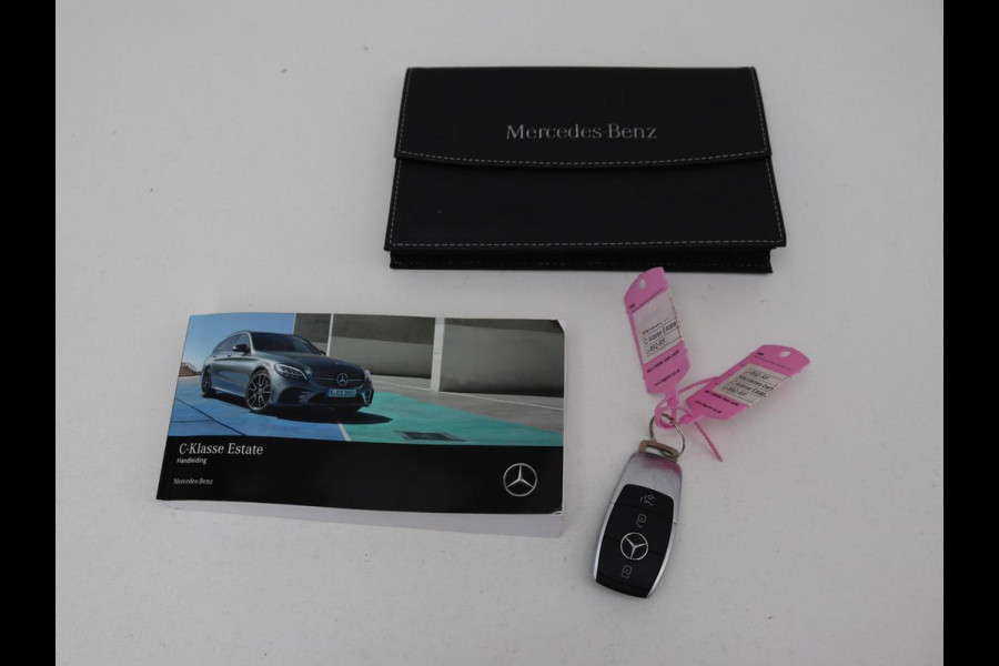 Mercedes-Benz C-Klasse 300e AMG | Panoramadak | Leder | Adaptive cruise | Stoelverwarming | Matrix LED | 360 camera | Carplay | Navigatie | Park Assist