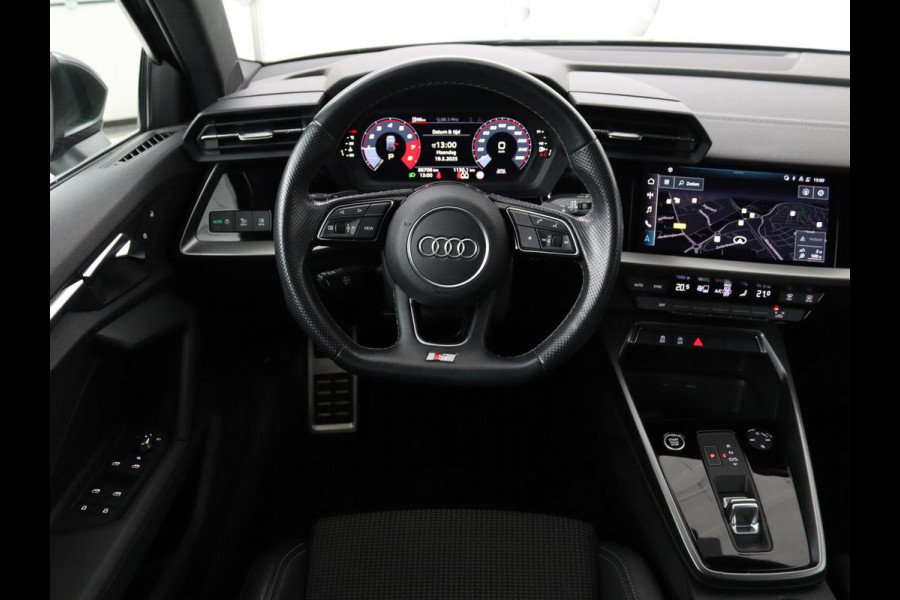Audi A3 30 TFSI S edition | Carplay | Trekhaak | Sportstoelen | Navigatie | Virtual Cockpit | Half leder | Full LED | Climate control | Cruise control | Getint glas