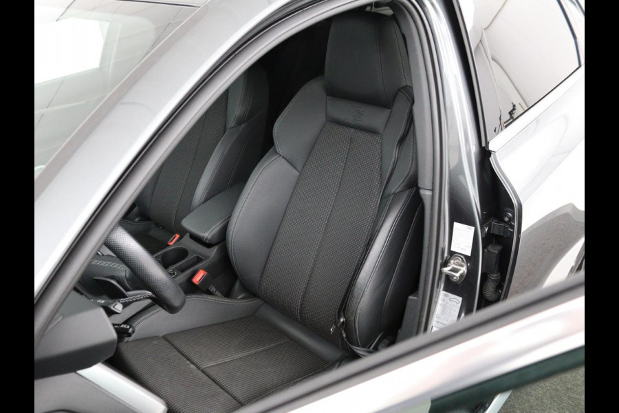 Audi A3 30 TFSI S edition | Carplay | Trekhaak | Sportstoelen | Navigatie | Virtual Cockpit | Half leder | Full LED | Climate control | Cruise control | Getint glas