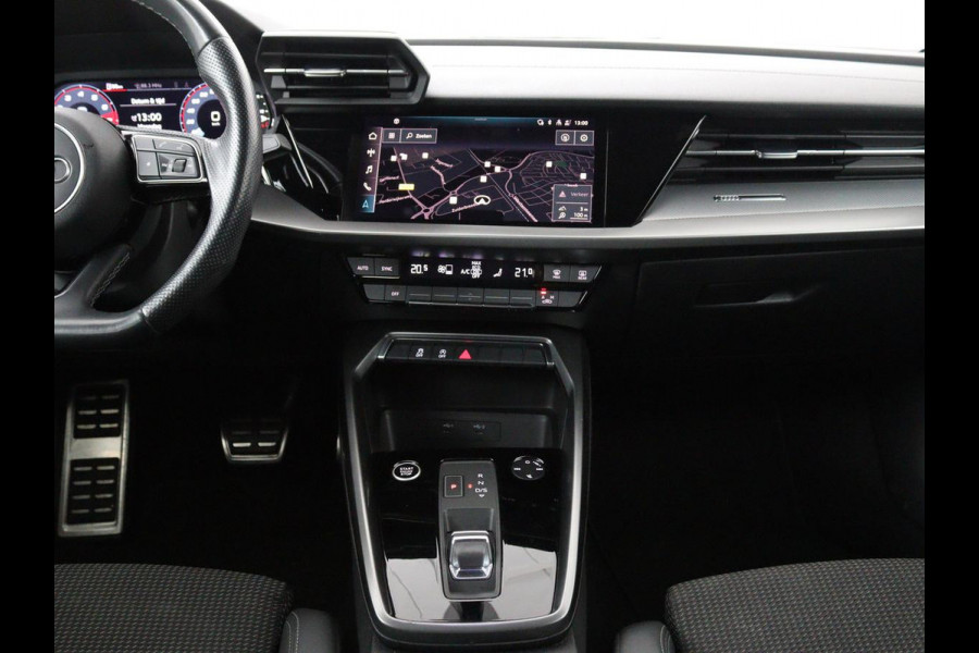 Audi A3 30 TFSI S edition | Carplay | Trekhaak | Sportstoelen | Navigatie | Virtual Cockpit | Half leder | Full LED | Climate control | Cruise control | Getint glas