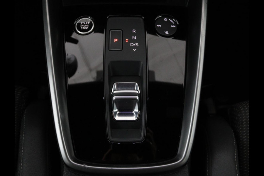 Audi A3 30 TFSI S edition | Carplay | Trekhaak | Sportstoelen | Navigatie | Virtual Cockpit | Half leder | Full LED | Climate control | Cruise control | Getint glas