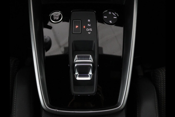 Audi A3 30 TFSI S edition | Carplay | Trekhaak | Sportstoelen | Navigatie | Virtual Cockpit | Half leder | Full LED | Climate control | Cruise control | Getint glas