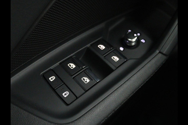 Audi A3 30 TFSI S edition | Carplay | Trekhaak | Sportstoelen | Navigatie | Virtual Cockpit | Half leder | Full LED | Climate control | Cruise control | Getint glas