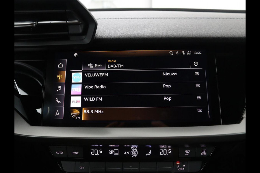 Audi A3 30 TFSI S edition | Carplay | Trekhaak | Sportstoelen | Navigatie | Virtual Cockpit | Half leder | Full LED | Climate control | Cruise control | Getint glas