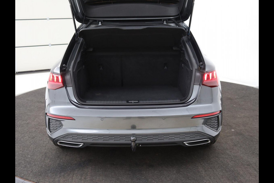 Audi A3 30 TFSI S edition | Carplay | Trekhaak | Sportstoelen | Navigatie | Virtual Cockpit | Half leder | Full LED | Climate control | Cruise control | Getint glas