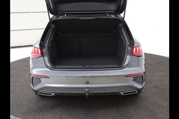 Audi A3 30 TFSI S edition | Carplay | Trekhaak | Sportstoelen | Navigatie | Virtual Cockpit | Half leder | Full LED | Climate control | Cruise control | Getint glas