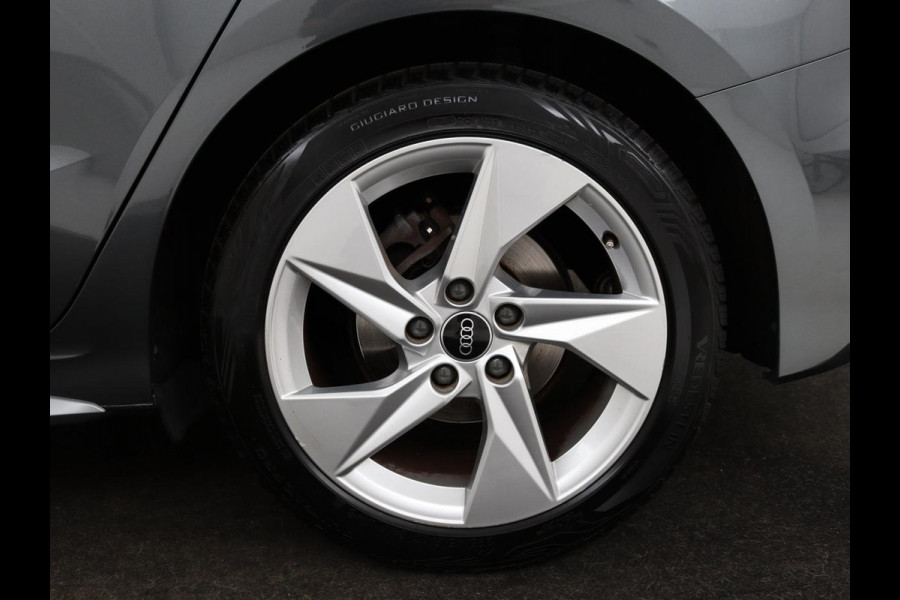 Audi A3 30 TFSI S edition | Carplay | Trekhaak | Sportstoelen | Navigatie | Virtual Cockpit | Half leder | Full LED | Climate control | Cruise control | Getint glas