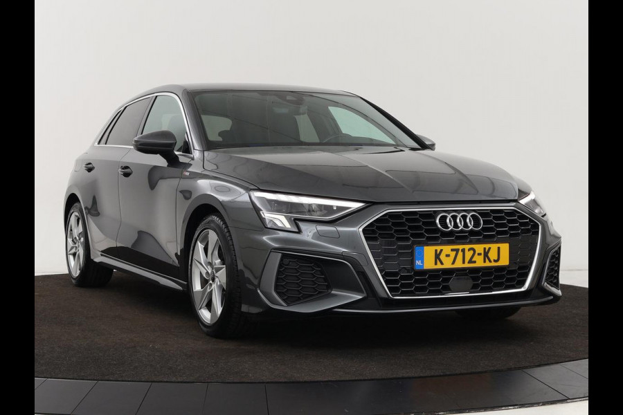 Audi A3 30 TFSI S edition | Carplay | Trekhaak | Sportstoelen | Navigatie | Virtual Cockpit | Half leder | Full LED | Climate control | Cruise control | Getint glas