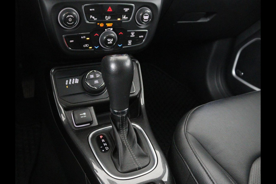 Jeep Compass 4xe 240 Plug-in Hybrid Electric S | Leder | Trekhaak | Alpine Sound | Stoel & stuurverwarming | Navigatie | Xenon | Camera | Carplay | Keyless | Climate control