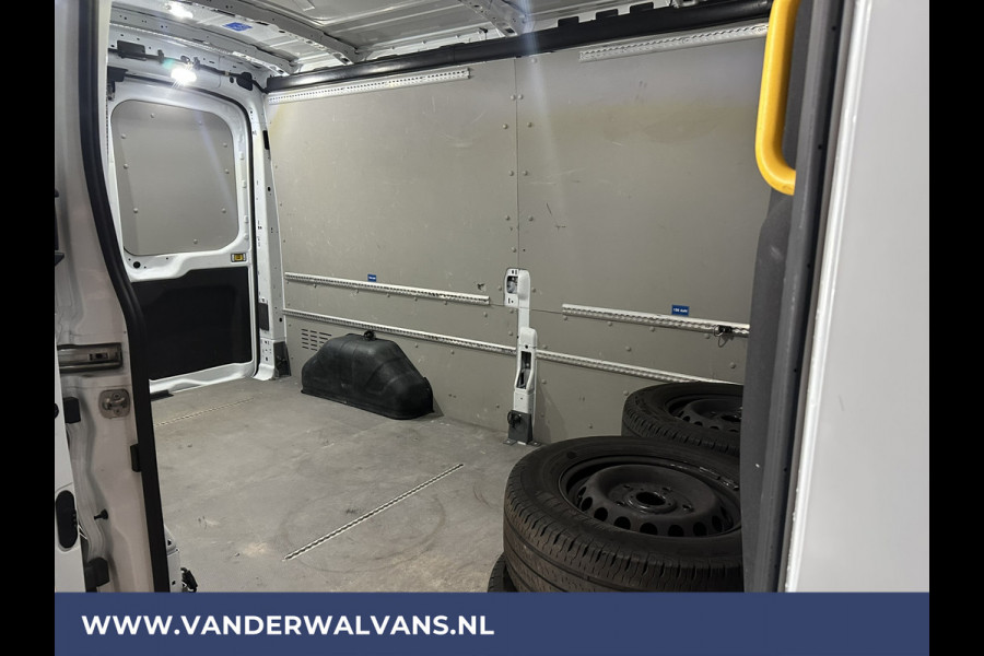 Ford Transit 2.0 TDCI 131pk L3H2 Euro6 Airco | Camera | Navigatie | Apple Carplay | Android Auto Cruisecontrol, Stoelverwarming, Verwarmde voorruit, Parkeersensoren, Bijrijdersbank, 2500kg trekvermogen