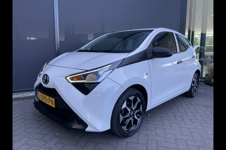 Toyota Aygo 1.0 VVT-i x-fun Airco - Bluetooth - Cruise control - MF stuurwiel - Licht metalen velgen - Centrale deurvergrendeling