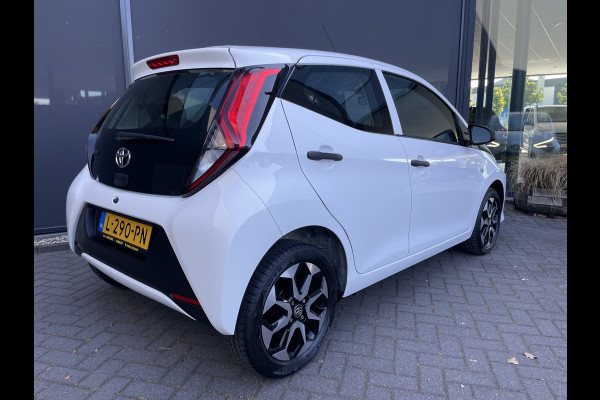 Toyota Aygo 1.0 VVT-i x-fun Airco - Bluetooth - Cruise control - MF stuurwiel - Licht metalen velgen - Centrale deurvergrendeling