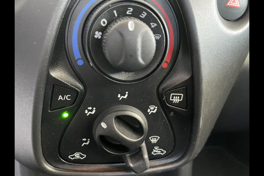 Toyota Aygo 1.0 VVT-i x-fun Airco - Bluetooth - Cruise control - MF stuurwiel - Licht metalen velgen - Centrale deurvergrendeling