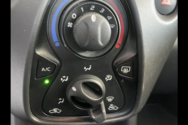 Toyota Aygo 1.0 VVT-i x-fun Airco - Bluetooth - Cruise control - MF stuurwiel - Licht metalen velgen - Centrale deurvergrendeling