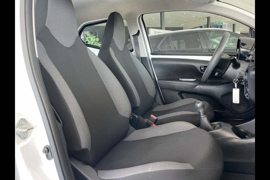 Toyota Aygo 1.0 VVT-i x-fun Airco - Bluetooth - Cruise control - MF stuurwiel - Licht metalen velgen - Centrale deurvergrendeling