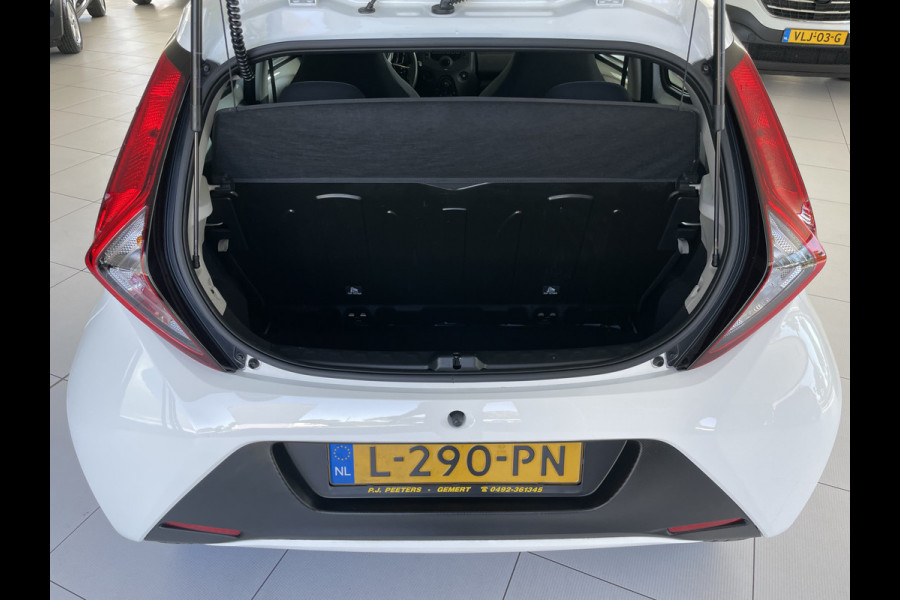 Toyota Aygo 1.0 VVT-i x-fun Airco - Bluetooth - Cruise control - MF stuurwiel - Licht metalen velgen - Centrale deurvergrendeling