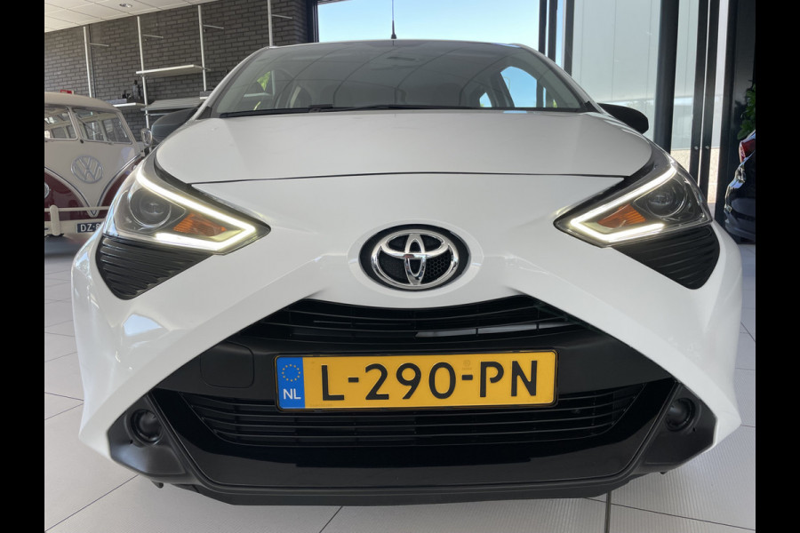 Toyota Aygo 1.0 VVT-i x-fun Airco - Bluetooth - Cruise control - MF stuurwiel - Licht metalen velgen - Centrale deurvergrendeling
