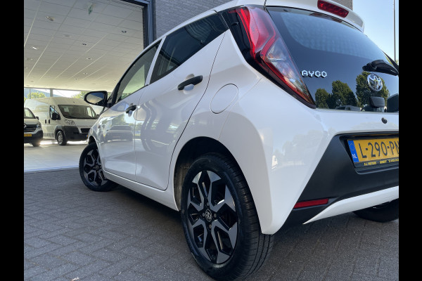 Toyota Aygo 1.0 VVT-i x-fun Airco - Bluetooth - Cruise control - MF stuurwiel - Licht metalen velgen - Centrale deurvergrendeling