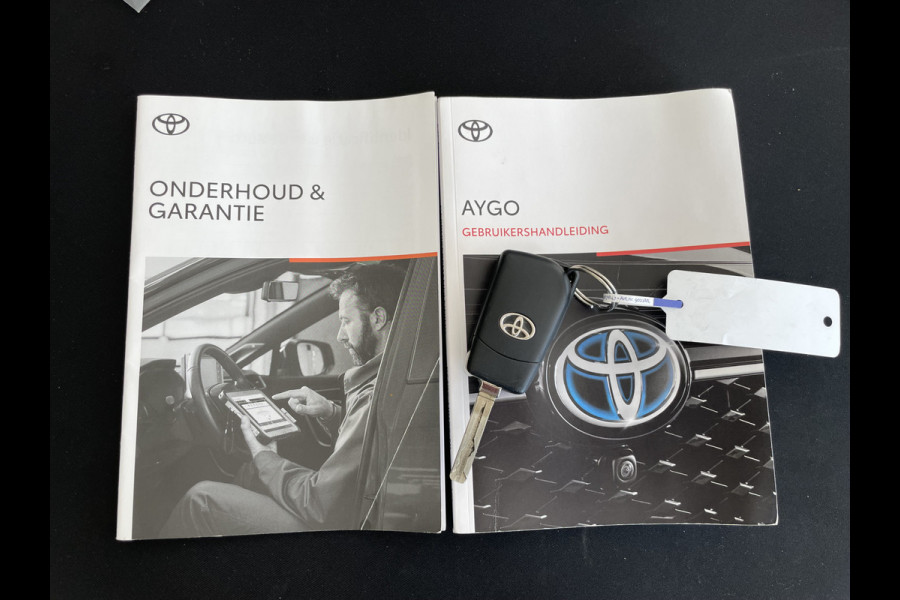 Toyota Aygo 1.0 VVT-i x-fun Airco - Bluetooth - Cruise control - MF stuurwiel - Licht metalen velgen - Centrale deurvergrendeling