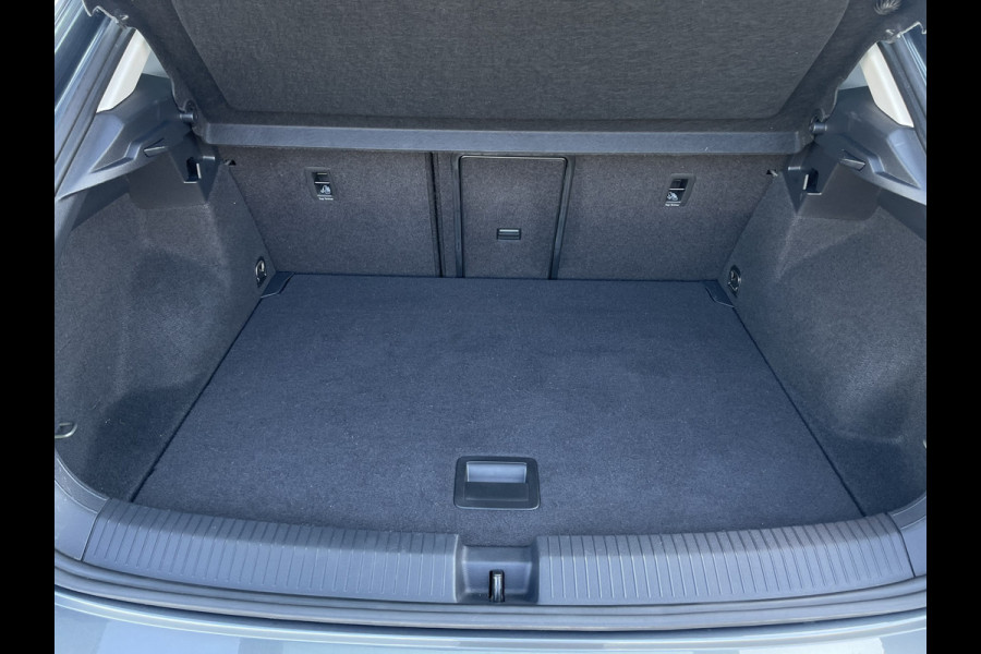 Volkswagen T-Roc 1.5 TSI Sport | LED | Trekhaak | Carplay | Navi | Camera | PDC
