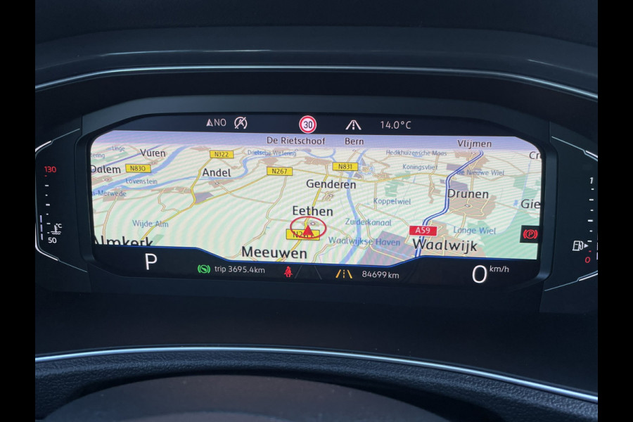 Volkswagen T-Roc 1.5 TSI Sport | LED | Trekhaak | Carplay | Navi | Camera | PDC