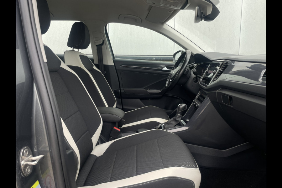 Volkswagen T-Roc 1.5 TSI Sport | LED | Trekhaak | Carplay | Navi | Camera | PDC