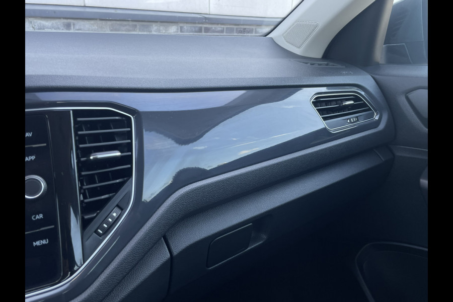 Volkswagen T-Roc 1.5 TSI Sport | LED | Trekhaak | Carplay | Navi | Camera | PDC