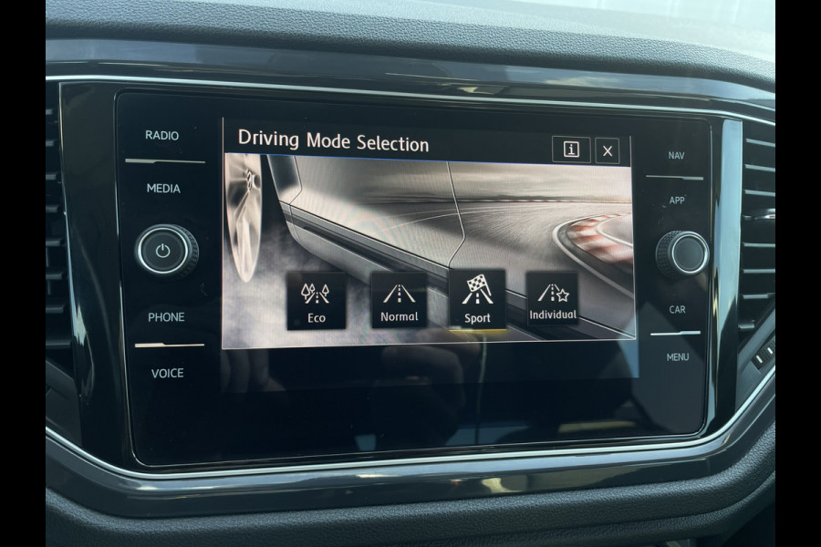 Volkswagen T-Roc 1.5 TSI Sport | LED | Trekhaak | Carplay | Navi | Camera | PDC