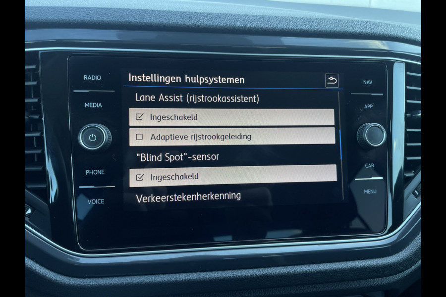 Volkswagen T-Roc 1.5 TSI Sport | LED | Trekhaak | Carplay | Navi | Camera | PDC