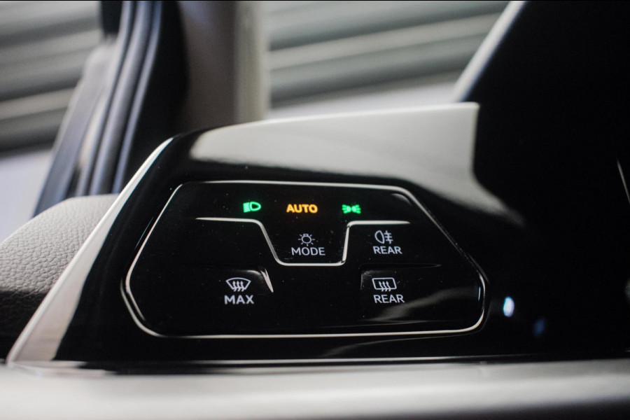 Volkswagen Golf 1.0 eTSI Life Automaat ORG NL [ Sfeerverlichting Full LED Virtual Carplay Adaptive Cruise Parkeersensoren ]