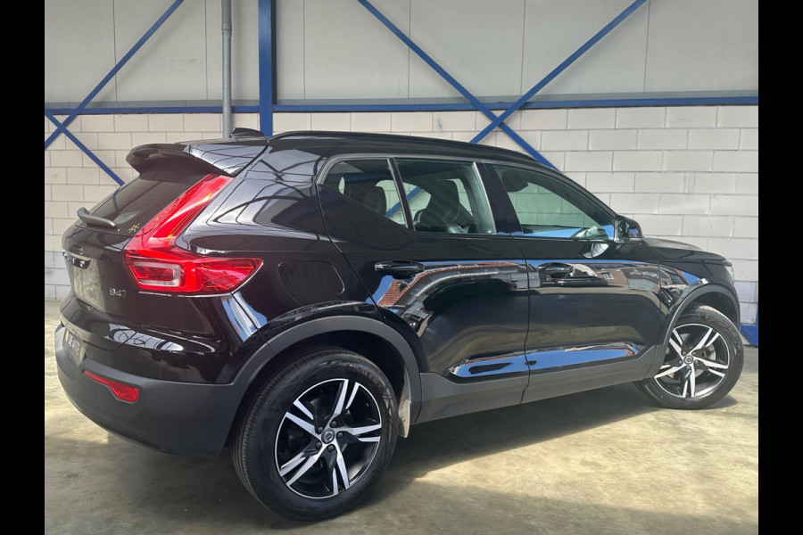 Volvo XC40 2.0 B4 R-Design Pano| Blis|Keyless|R-Camera|Full