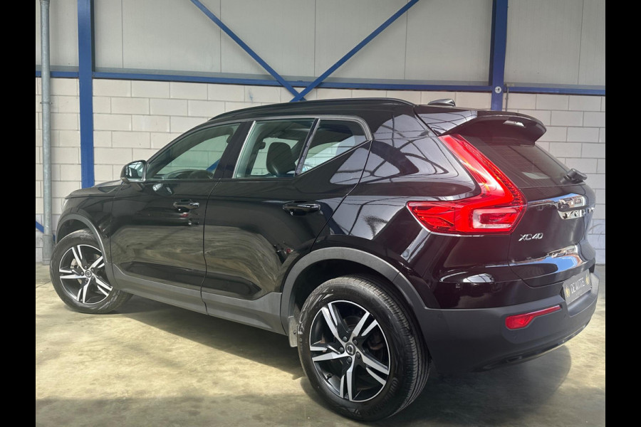 Volvo XC40 2.0 B4 R-Design Pano| Blis|Keyless|R-Camera|Full