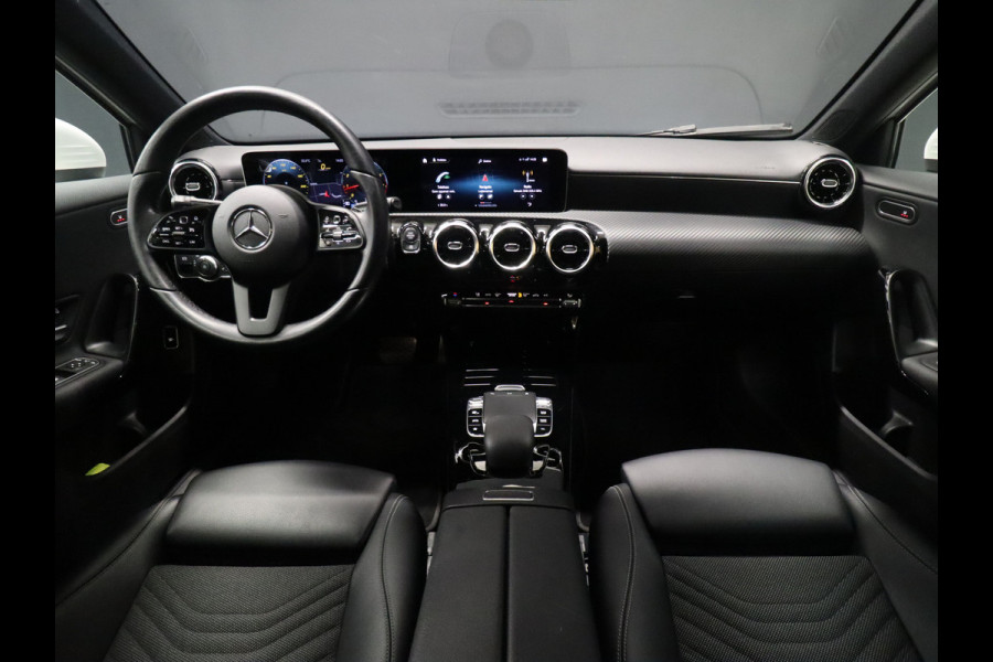 Mercedes-Benz A-Klasse 200 Business Solution [APPLE CARPLAY, ANDROID, SPORTSTOELEN, CAMERA, CRUISE CONTROL, CLIMATE CONTROL, 18" LM VELG, NIEUWSTAAT]
