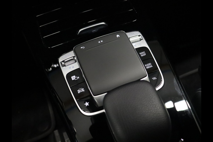 Mercedes-Benz A-Klasse 200 Business Solution [APPLE CARPLAY, ANDROID, SPORTSTOELEN, CAMERA, CRUISE CONTROL, CLIMATE CONTROL, 18" LM VELG, NIEUWSTAAT]