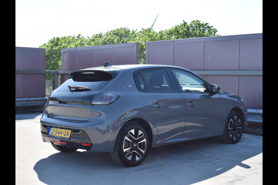 Peugeot e-208 EV Allure 51 kWh 3 FASE | ACHTERUITRIJCAMERA MET SENSOREN | NAVIGATIE & CARPLAY | E.C.C. |