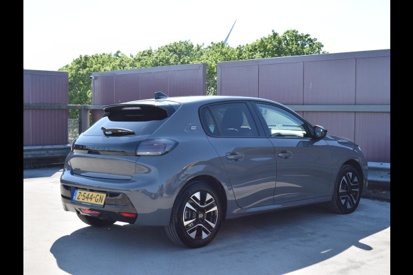 Peugeot e-208 EV Allure 51 kWh 3 FASE | ACHTERUITRIJCAMERA MET SENSOREN | NAVIGATIE & CARPLAY | E.C.C. |