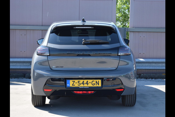 Peugeot e-208 EV Allure 51 kWh 3 FASE | ACHTERUITRIJCAMERA MET SENSOREN | NAVIGATIE & CARPLAY | E.C.C. |