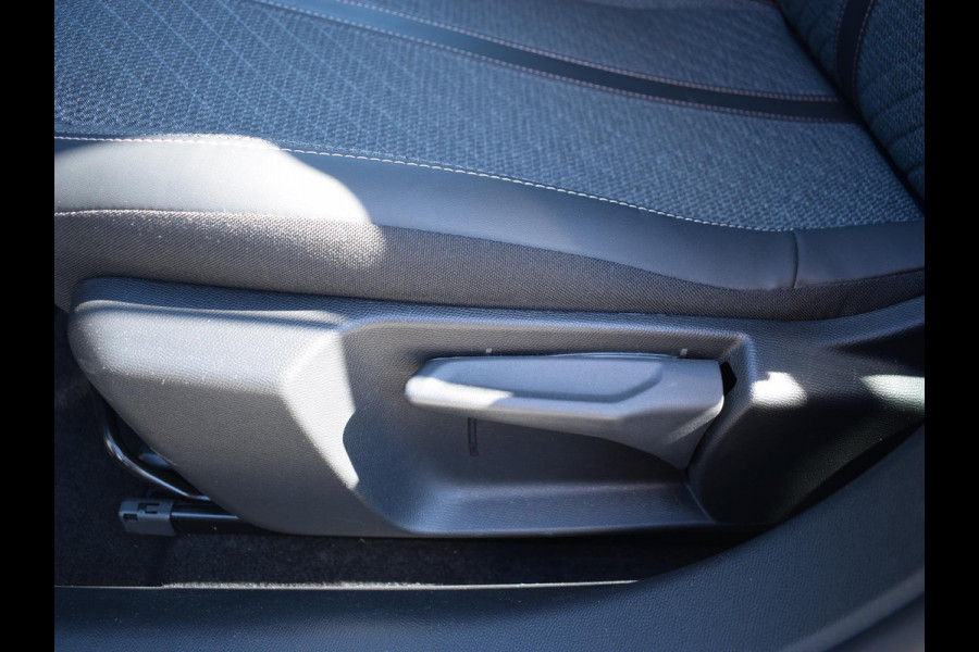 Peugeot e-208 EV Allure 51 kWh 3 FASE | ACHTERUITRIJCAMERA MET SENSOREN | NAVIGATIE & CARPLAY | E.C.C. |