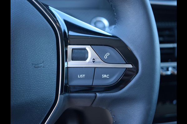 Peugeot e-208 EV Allure 51 kWh 3 FASE | ACHTERUITRIJCAMERA MET SENSOREN | NAVIGATIE & CARPLAY | E.C.C. |