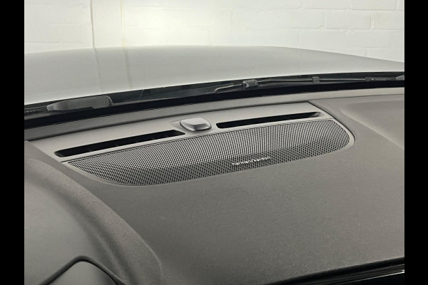 Volvo XC40 Recharge T4 Plus Dark Open dak | Harman/Kardon | Keyless | Cruise & Climate c. | Leder/Alcantara