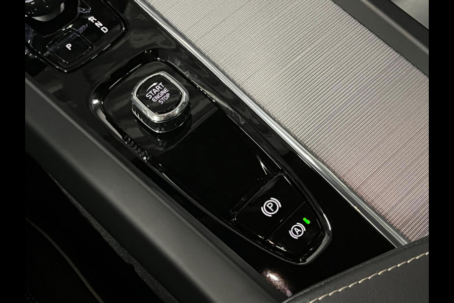 Volvo XC60 Recharge T6 AWD Black Edition Plus Open dak | Adapt. cruise | BLIS | 360 Camera | Keyless | Stoel-/Stuur verwarming