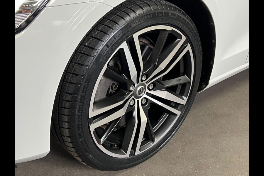 Volvo V60 Recharge T6 AWD Recharge R-Design Trekhaak | Harman/Kardon | Keyless | HUD | Adapt. Cruise