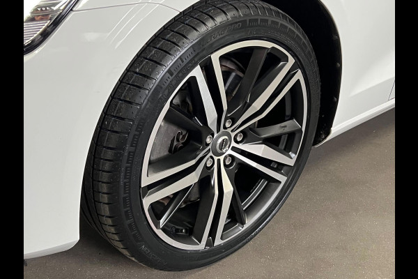 Volvo V60 Recharge T6 AWD Recharge R-Design Trekhaak | Harman/Kardon | Keyless | HUD | Adapt. Cruise