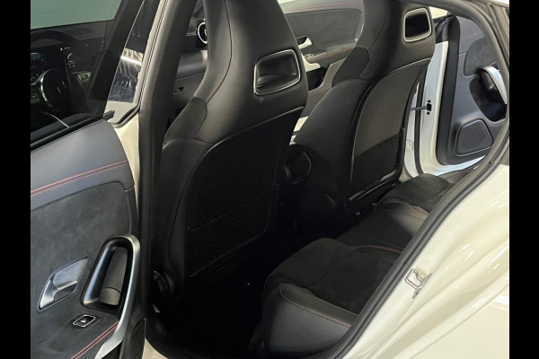 Mercedes-Benz CLA-Klasse Shooting Brake 180 AMG Open dak | Leder/Alcantara | Trekhaak | Stoelverwarming | Cruise & Climate c.